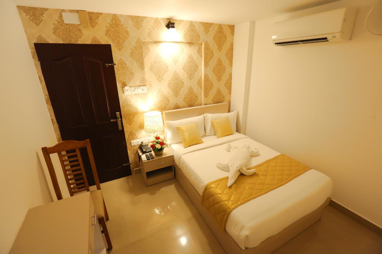 Hotel Swarna Residency Kochi Eksteriør billede